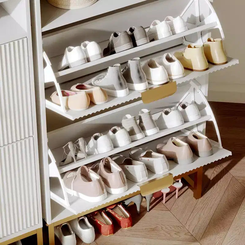Meuble à chaussures avec 2 tiroirs basculants et étagère ouverte | Poignées dorées, Panneau cannelé
