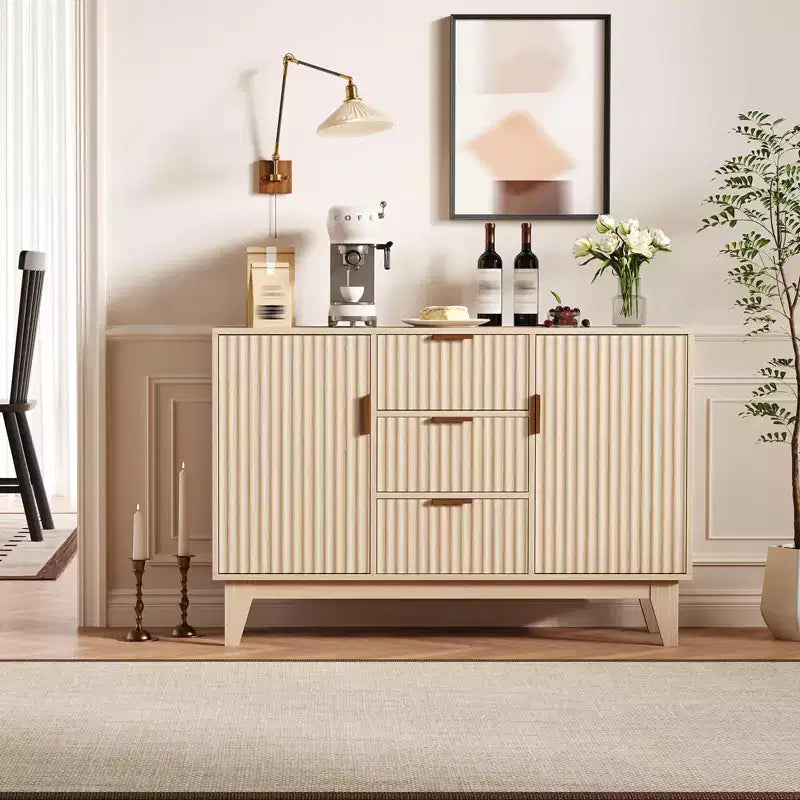 Buffet en bois cannelé de style milieu de siècle | 3 tiroirs, grand bahut et bar à café