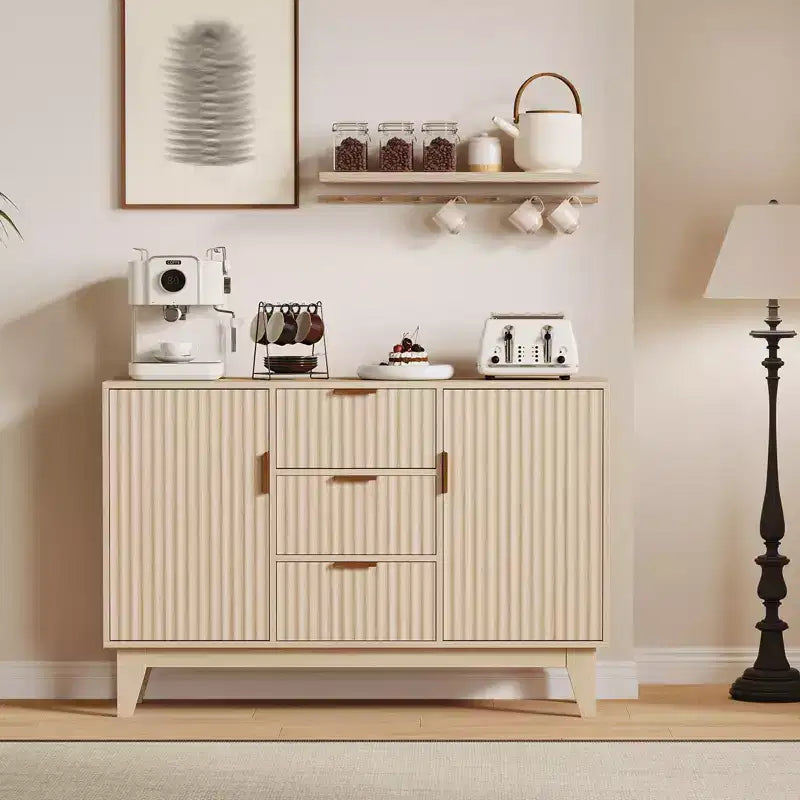 Buffet en bois cannelé de style milieu de siècle | 3 tiroirs, grand bahut et bar à café