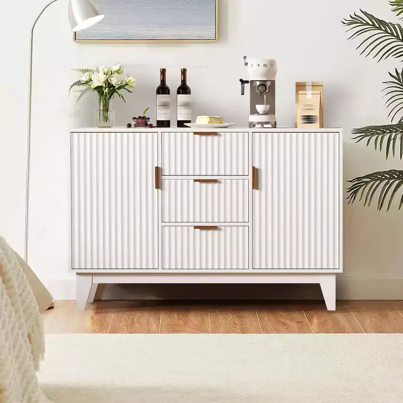 Buffet en bois cannelé de style milieu de siècle | 3 tiroirs, grand bahut et bar à café
